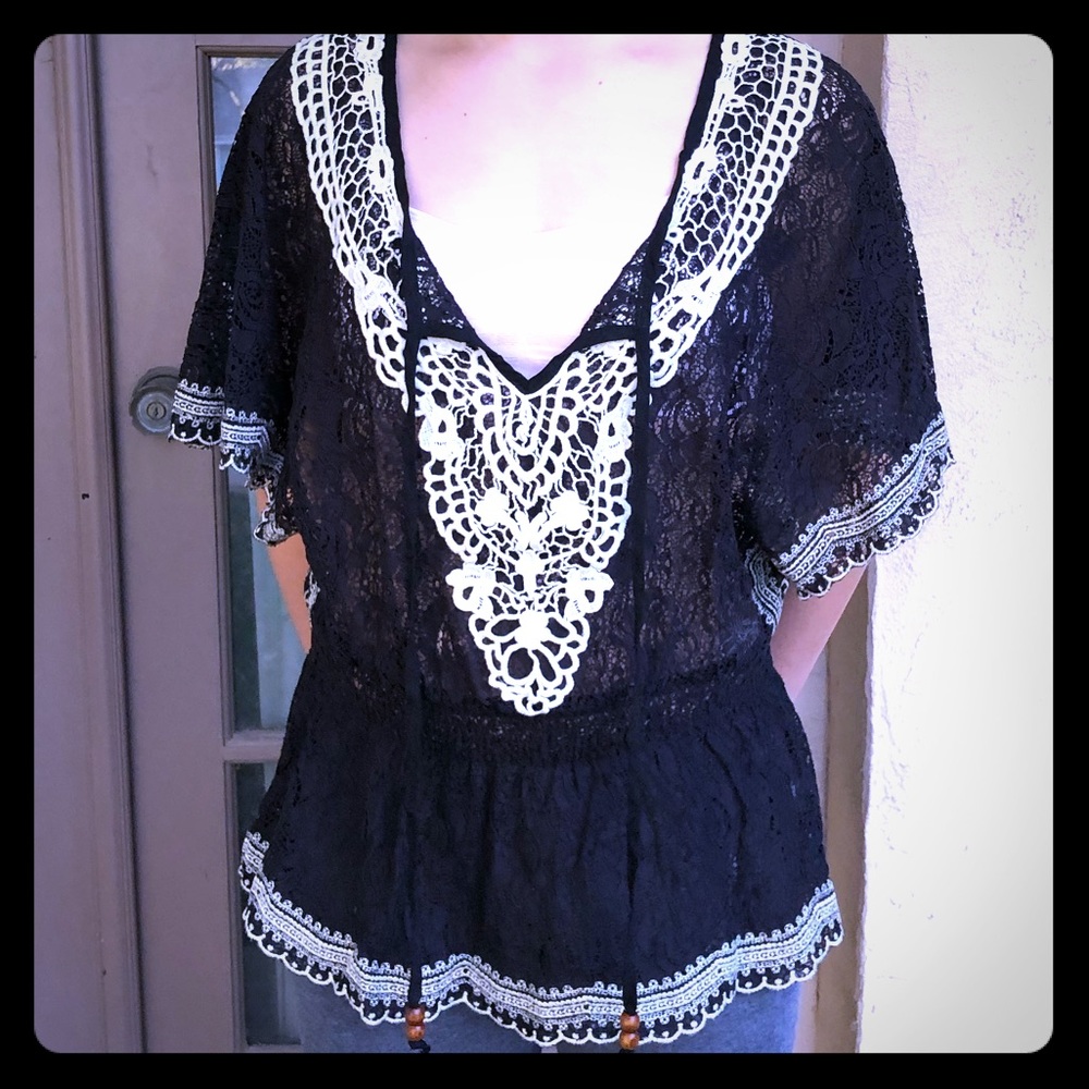 Black&white lace boho coverup w butterfly sleeves